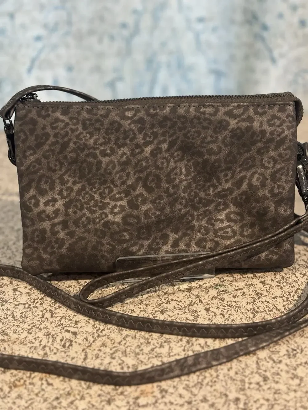 Gray Silver Cheetah Leopard Animal Print Faux Leather Crossbody Bag Purse EUC